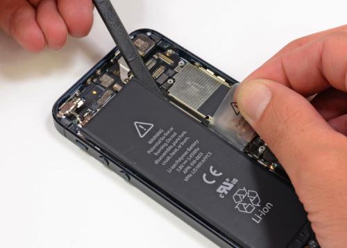 Cómo cambiar la batería del iPhone 5 2 (500x200)