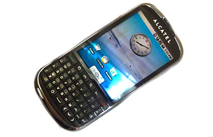 Vista del Alcatel One Touch 910A.