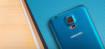 El Galaxy S5 azul es el que más sobresale en belleza.